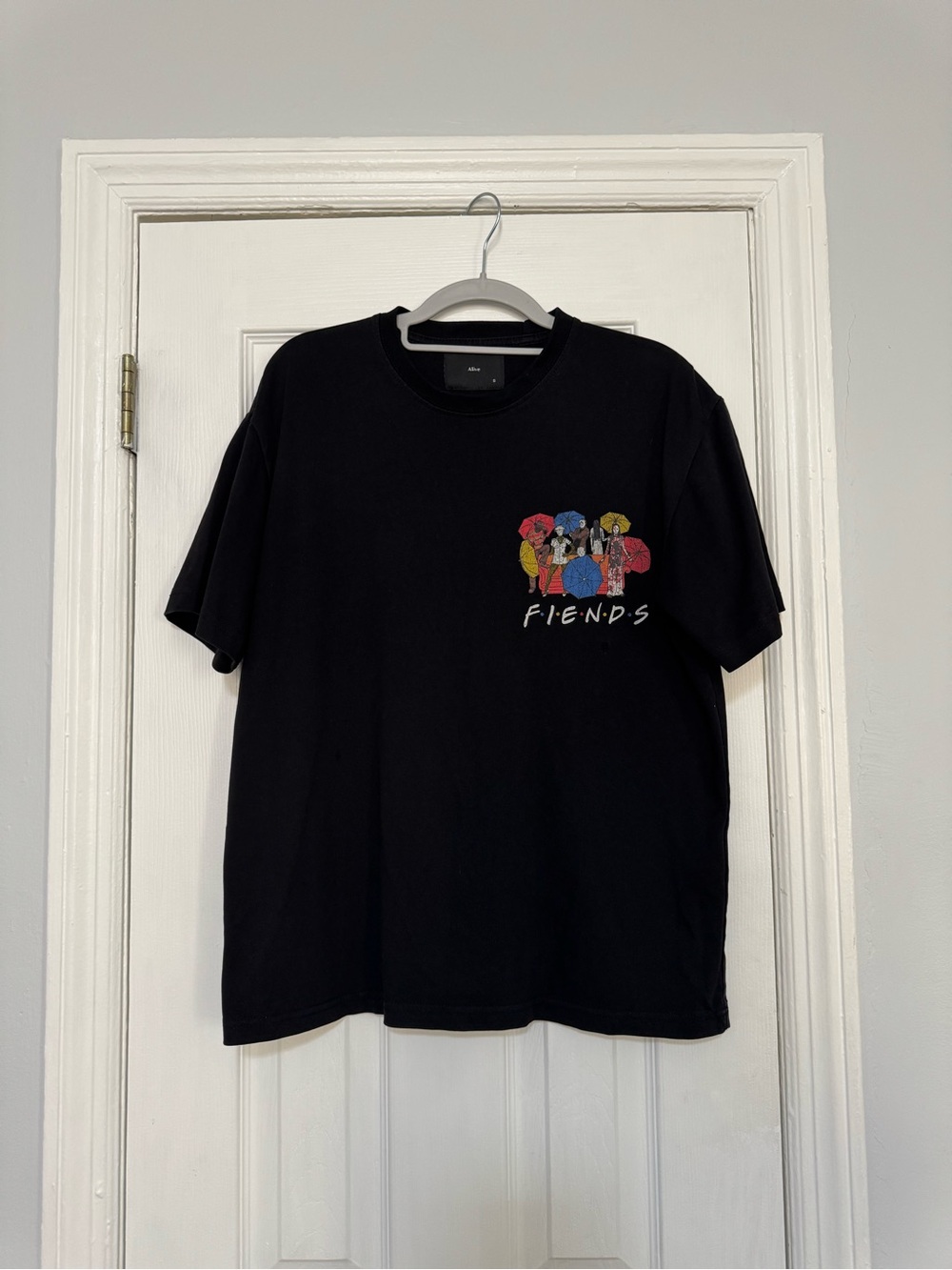 Alive Friends Horror Graphic T-Shirt Men’s Small Black Short Sleeve